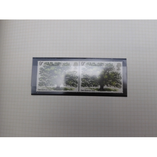 7076 - GB Comes Collection from 1971 to 1990 in two SG AlbumsThe Commemoratives are all unmounted , and are... 