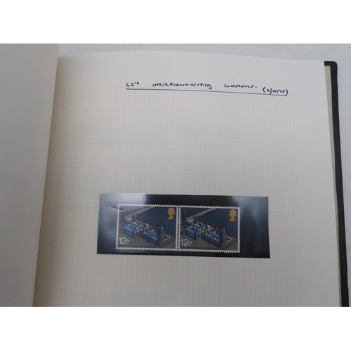 7076 - GB Comes Collection from 1971 to 1990 in two SG AlbumsThe Commemoratives are all unmounted , and are... 