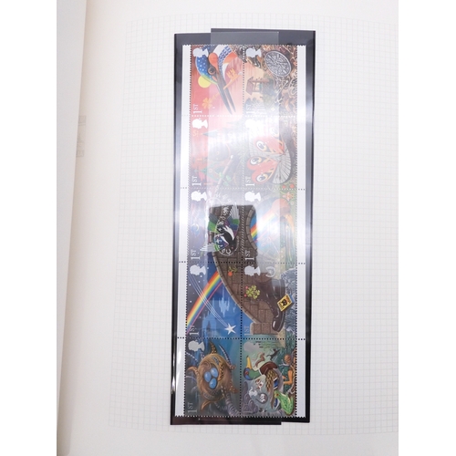 7077 - GB Commems. in Black SG album 1991-2000  Once again all Unmounted Mint and in Pairs, off all Commemo... 