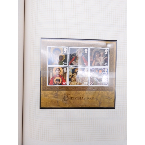 7078 - GB Commemorative Collection in Green SG Senator Album From 2001 to 2008. A well filled album with th... 