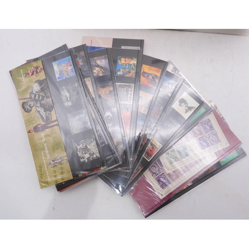 7086 - GB Large collection of Presentation Packs Plus some Booklet panes in plastic box Apear to be mainly ... 