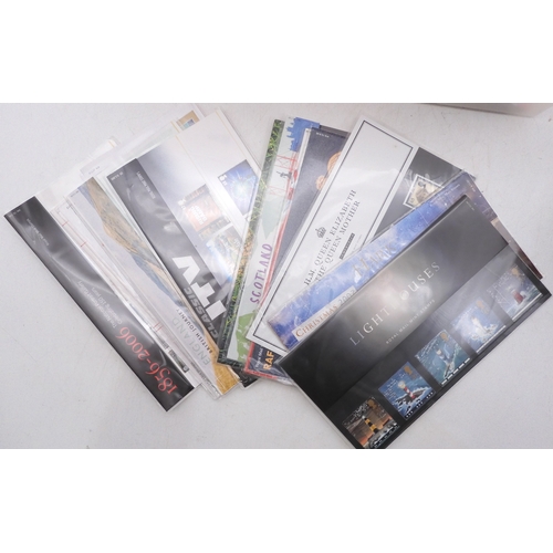7086 - GB Large collection of Presentation Packs Plus some Booklet panes in plastic box Apear to be mainly ... 