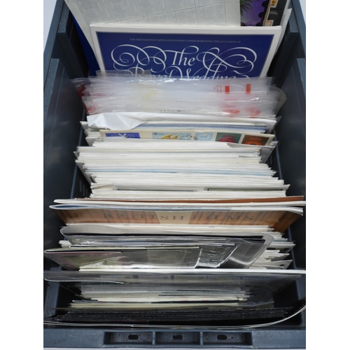 7106 - A lot comprising first day covers mostly 1980's together with Definitive Stamp sets, British Post Of... 