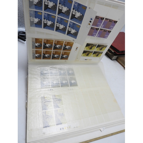 7113 - Great Britain a lot of mostly Elizabeth II unmounted mint stamps in blocks and strips contained in i... 