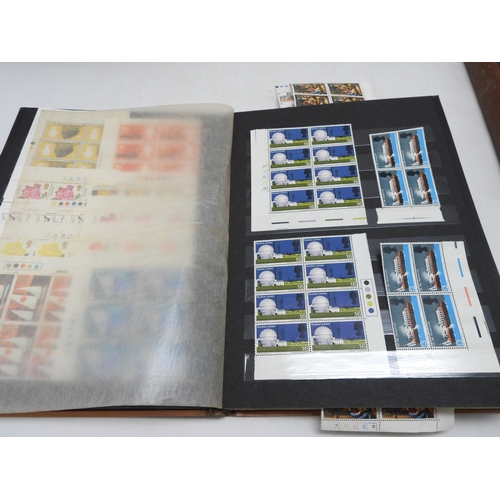 7113 - Great Britain a lot of mostly Elizabeth II unmounted mint stamps in blocks and strips contained in i... 