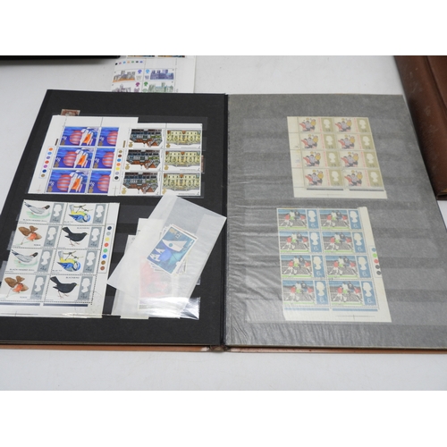 7113 - Great Britain a lot of mostly Elizabeth II unmounted mint stamps in blocks and strips contained in i... 