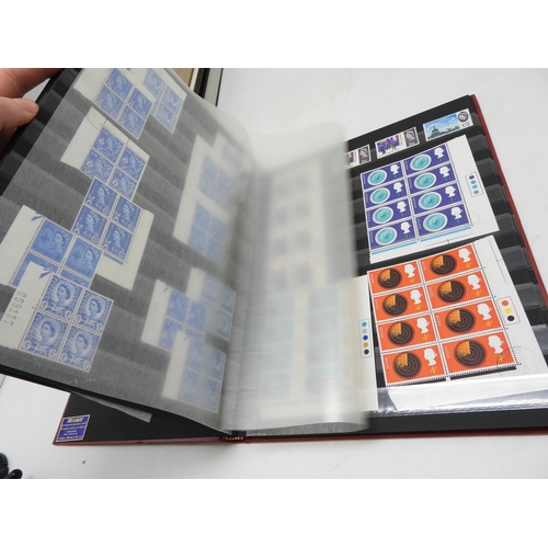 7113 - Great Britain a lot of mostly Elizabeth II unmounted mint stamps in blocks and strips contained in i... 