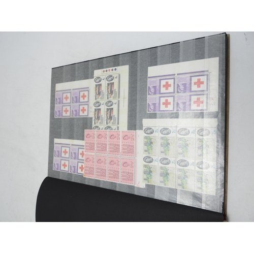 7113 - Great Britain a lot of mostly Elizabeth II unmounted mint stamps in blocks and strips contained in i... 
