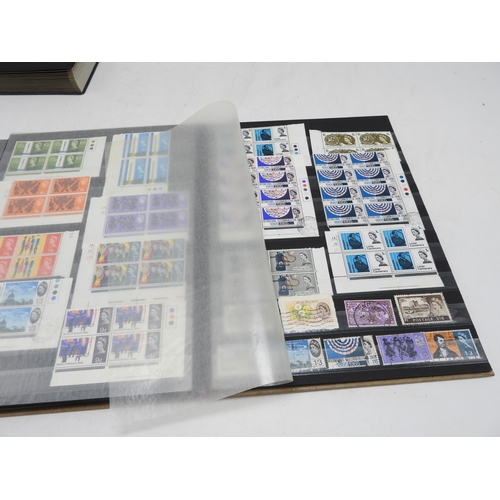 7113 - Great Britain a lot of mostly Elizabeth II unmounted mint stamps in blocks and strips contained in i... 