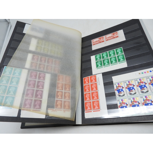 7113 - Great Britain a lot of mostly Elizabeth II unmounted mint stamps in blocks and strips contained in i... 