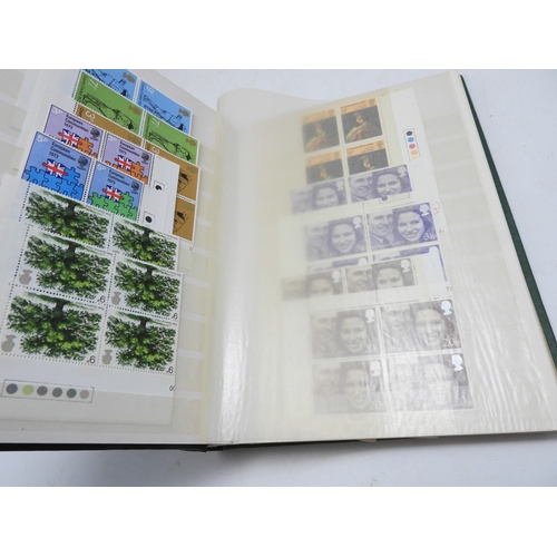 7113 - Great Britain a lot of mostly Elizabeth II unmounted mint stamps in blocks and strips contained in i... 