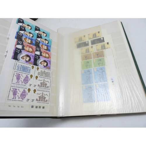 7113 - Great Britain a lot of mostly Elizabeth II unmounted mint stamps in blocks and strips contained in i... 