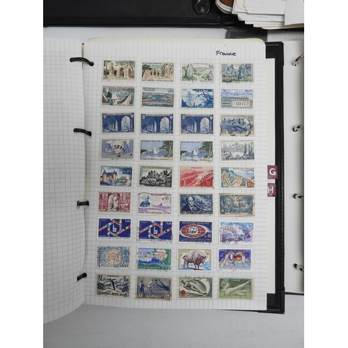 7129 - A worldwide stamp collection in five albums and two stock books