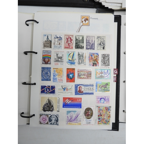 7129 - A worldwide stamp collection in five albums and two stock books
