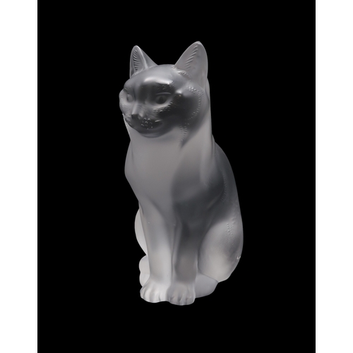 A LALIQUE CRYSTAL FIGURE OF A SITTING CAT