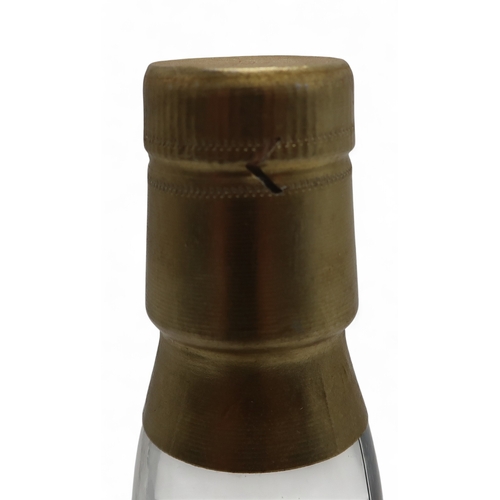 9001 - Scottish Parliament Superior Blended Scotch Whisky 70cl e 40% vol, bearing signatures of notable Sco... 