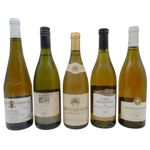 9010 - A lot comprising eleven various bottles of white wine together with a bottle of Manzanilla etc (14)