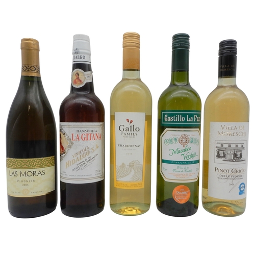 9010 - A lot comprising eleven various bottles of white wine together with a bottle of Manzanilla etc (14)