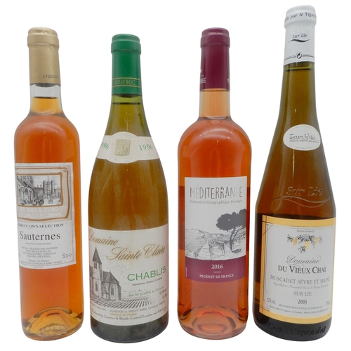 9010 - A lot comprising eleven various bottles of white wine together with a bottle of Manzanilla etc (14)