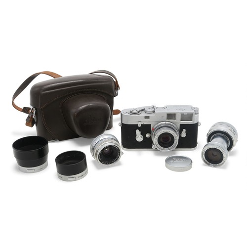 2555A - A LEICA M2 RANGEFINDER CAMERA, 1961Serial no. 1021649, fitted with a Leitz Wetzlar Elmar 1:2.8/50 le... 