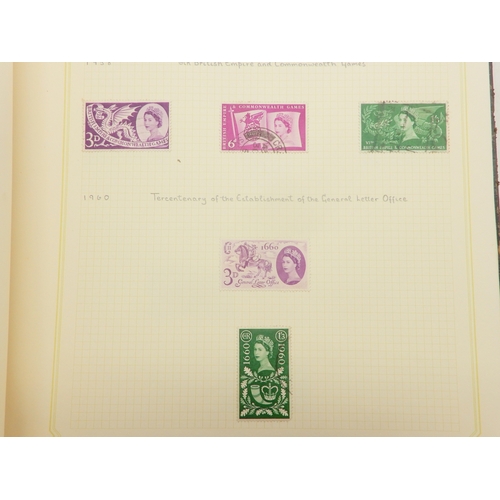 7028 - World Collection in 2 Albums plus many pages inc. GB and USA + much more. Also a large quantity of l... 