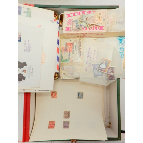 7028 - World Collection in 2 Albums plus many pages inc. GB and USA + much more. Also a large quantity of l... 