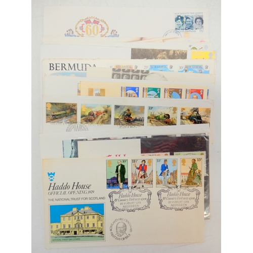 7031 - Large World Collection in Plastic Tub with various Albums Folders Etc. Inc. Large Quantity of  Moder... 