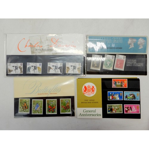 7033 - GB Quantity of Presentation Packs in Metal Tin. A few Pre Decimal, but rest Decinal up yo and includ... 