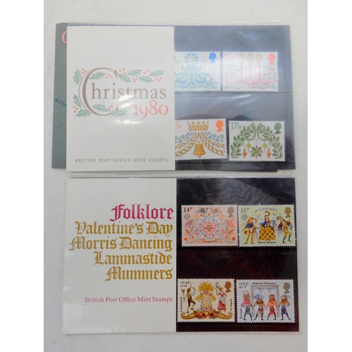 7033 - GB Quantity of Presentation Packs in Metal Tin. A few Pre Decimal, but rest Decinal up yo and includ... 