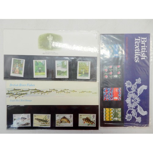 7033 - GB Quantity of Presentation Packs in Metal Tin. A few Pre Decimal, but rest Decinal up yo and includ... 