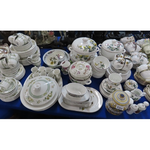 426A - A Villeroy and Boch Botanica dinner service, together with a Royal Doulton Tonkin pattern dinner ser... 