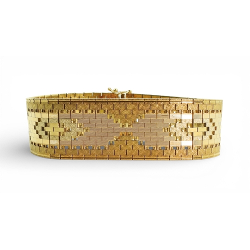 2700 - A TRICOLOUR 9CT GOLD BRACELETwith fancy block pattern links, length 19.3cm, width 1.9cm, weight 40.9... 