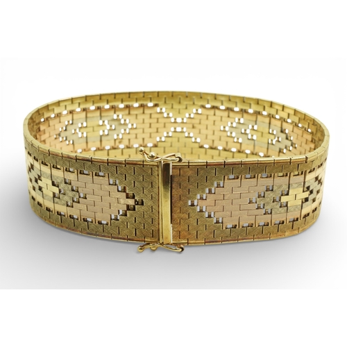2700 - A TRICOLOUR 9CT GOLD BRACELETwith fancy block pattern links, length 19.3cm, width 1.9cm, weight 40.9... 