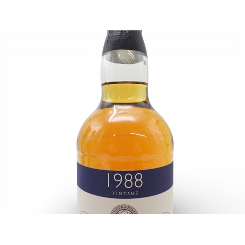 9015 - A lot comprising six various bottles of Champagne and Cava to include Pol Roger Extra Cuvee Vintage ... 