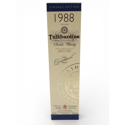 9015 - A lot comprising six various bottles of Champagne and Cava to include Pol Roger Extra Cuvee Vintage ... 