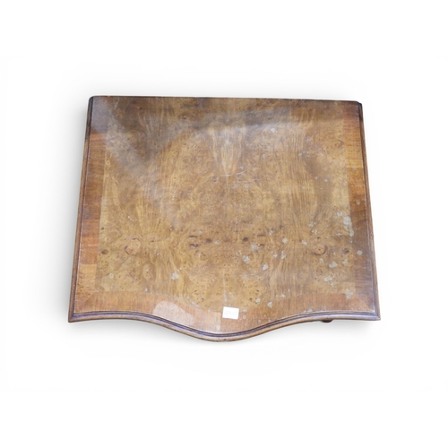 28 - A small 20th century serpentine front chest of four drawers with brass drawer pulls on bracket feet,... 