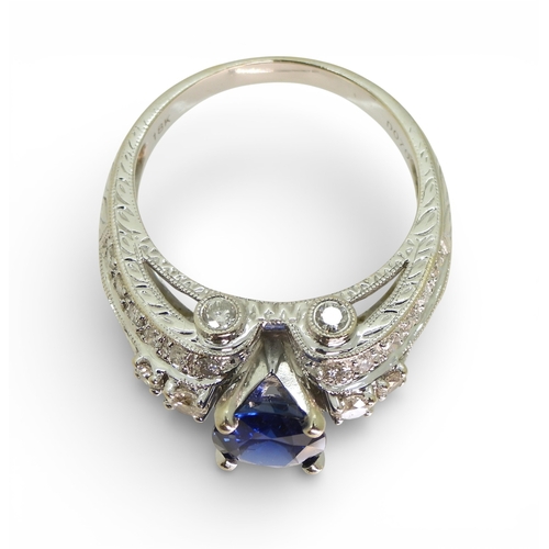 2723 - A SAPPHIRE AND DIAMOND RINGmounted in 18k white gold, set with an oval cut blue sapphire of approx 7... 