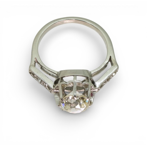 2724 - A SUBSTANTIAL DIAMOND RINGthe white metal shank is set with a cushion cut diamond of estimated appro... 