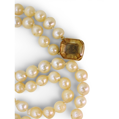 2730 - A MOURNING SLIDE PENDANT&nbsp;IN THE STUART STYLE. The closed back setting is made in bright yellow ... 