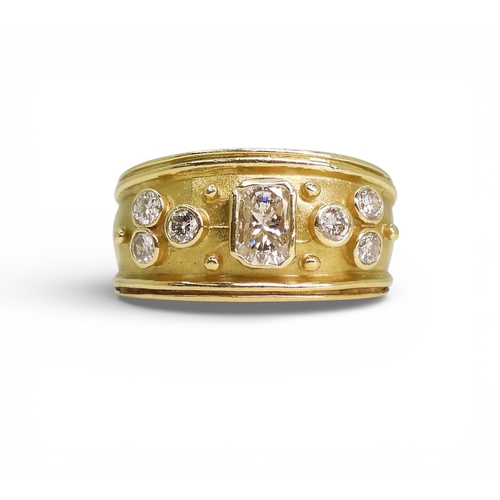 2738 - A DIAMOND SET WIDE BAND RINGthe 18ct gold mount is set with an oblong princess cut diamond of estima... 
