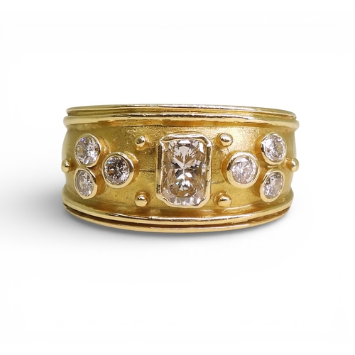 2738 - A DIAMOND SET WIDE BAND RINGthe 18ct gold mount is set with an oblong princess cut diamond of estima... 
