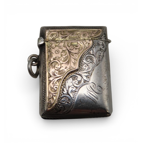 918 - A 9ct gold-mounted silver vesta, by Synyers & Beddoe, Birmingham 1900, with engraved scrolling f... 