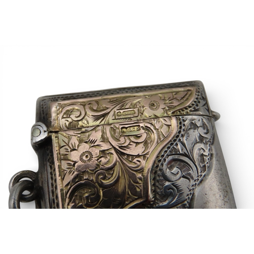 918 - A 9ct gold-mounted silver vesta, by Synyers & Beddoe, Birmingham 1900, with engraved scrolling f... 
