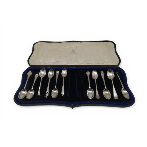 922 - A cased set of silver teaspoons, by Edward & Sons, London 1916, each in a different pattern, 189... 