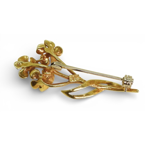708 - An Italian 18ct gold enamelled flower brooch, weight 4gms, length 4cm.