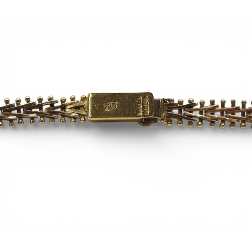 718 - A 9ct three colour gold bracelet, length 18.5cm, together with a 37cm approx fine chain, weight toge... 