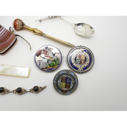 872 - Three 1887 enamelled coins, two white metal mounted agate vestas one in the shape of a book inlaid w... 