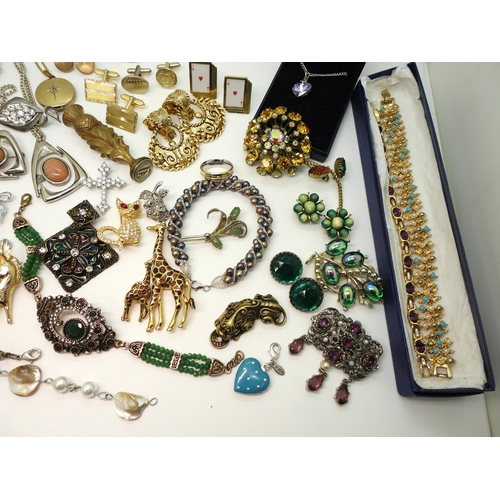 880 - A pearl bracelet with a silver clasp, and a collection of vintage and modern costume jewellery to in... 