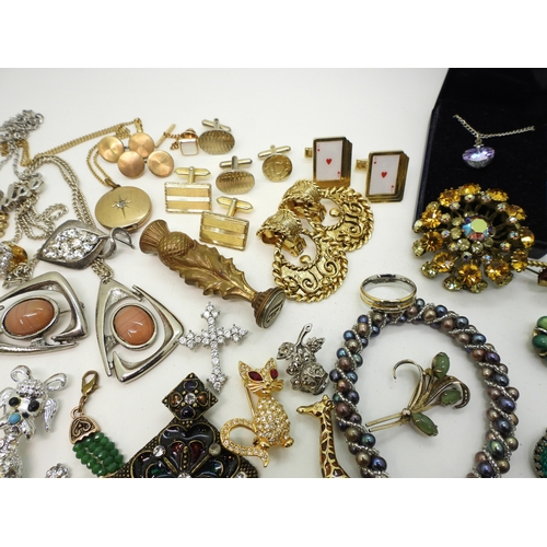 880 - A pearl bracelet with a silver clasp, and a collection of vintage and modern costume jewellery to in... 