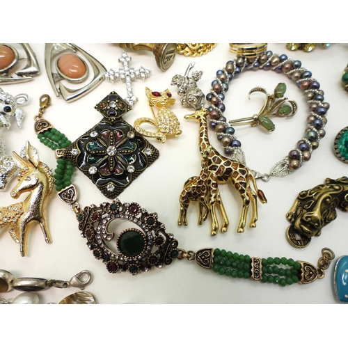 880 - A pearl bracelet with a silver clasp, and a collection of vintage and modern costume jewellery to in... 